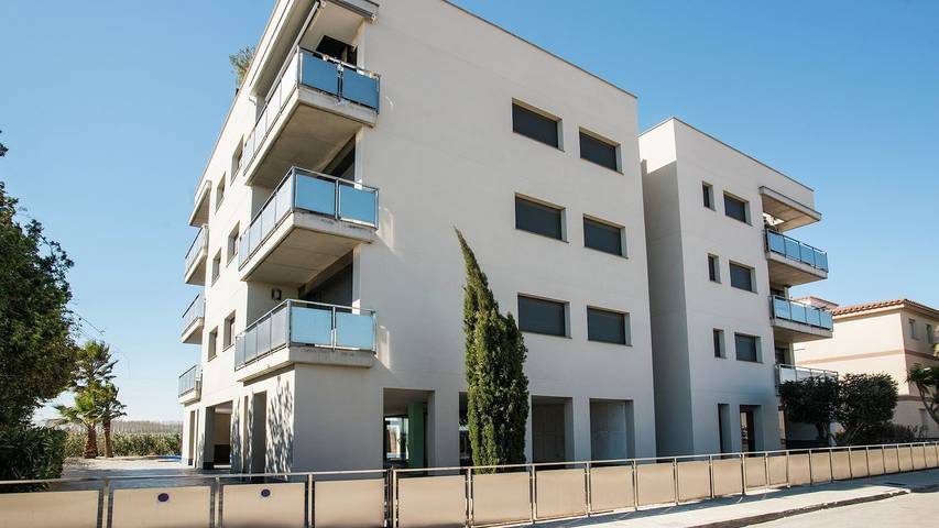 Ferienwohnung für 6 Personen, mit Garten und Pool sowie Balkon in Sant Pere Pescador