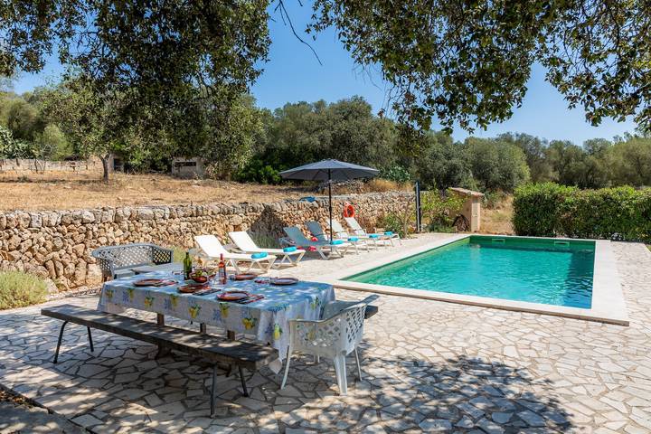 Finca für 7 Personen, mit Balkon und Garten in Algaida