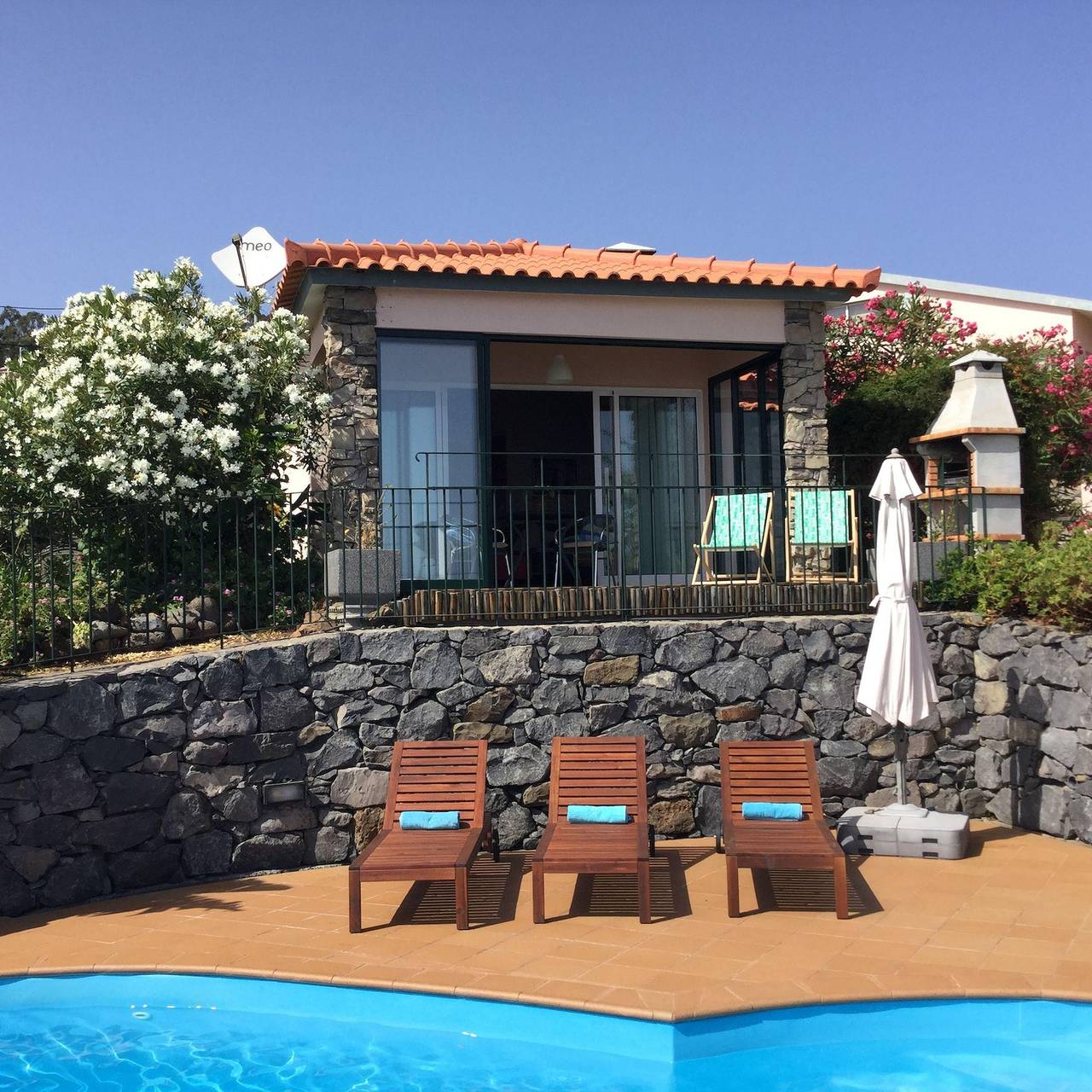 Apartamento con terraza junto a la piscina cerca de Coast & City in Estreito Da Calheta, Isla De Madeira