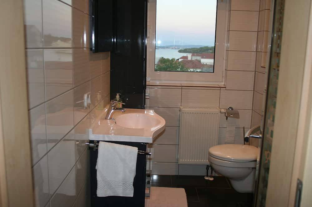 Apartamento inteiro, Vivenda de luxo com piscina aquecida privativa e vista para o mar in Marina, Condado de Split-Dalmácia