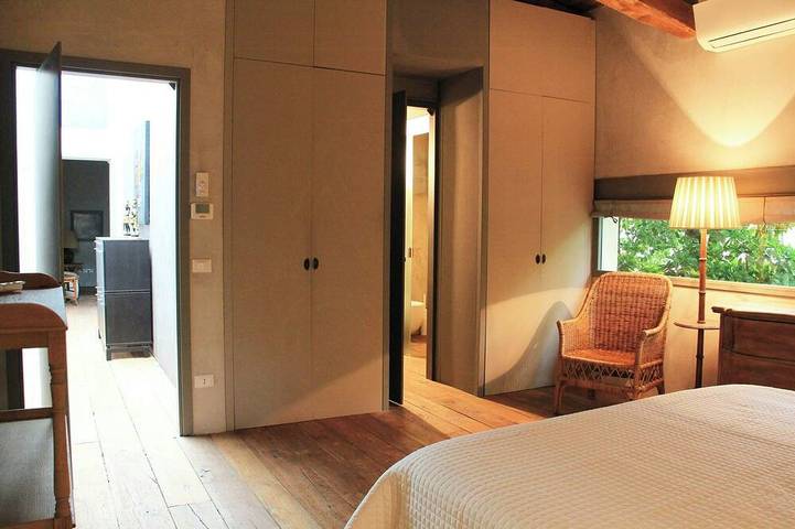 Designervilla mit Pool in der römischen Landschaft in Aprilia, Rom Provinz