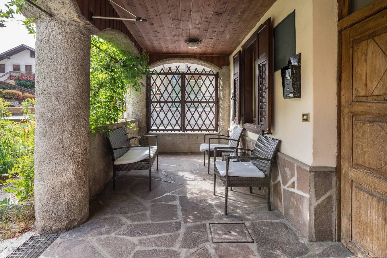 Entire apartment, Apartment 'Casa Delmarco' with Private Terrace and Private Garden in Molina di Fiemme, Castello-Molina di Fiemme