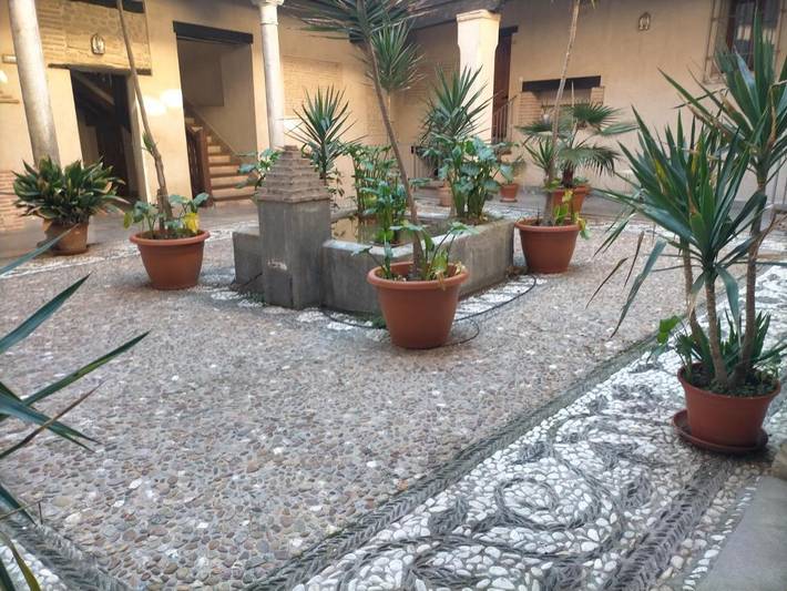 Alojamiento y desayuno para 2 personas, con Terraza además de Jardín y Vistas en Granada