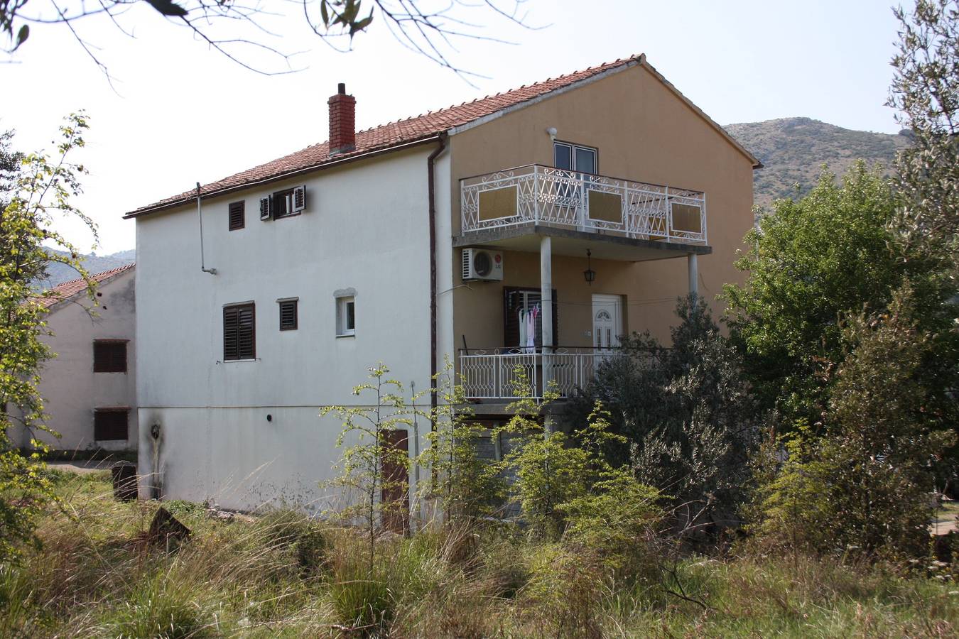 Ganze Wohnung, 3-Zimmer-Ferienwohnung mit Terrasse und Meerblick Grebastica, Sibenik A-6103-a in Grebastica, Šibenik-Knin