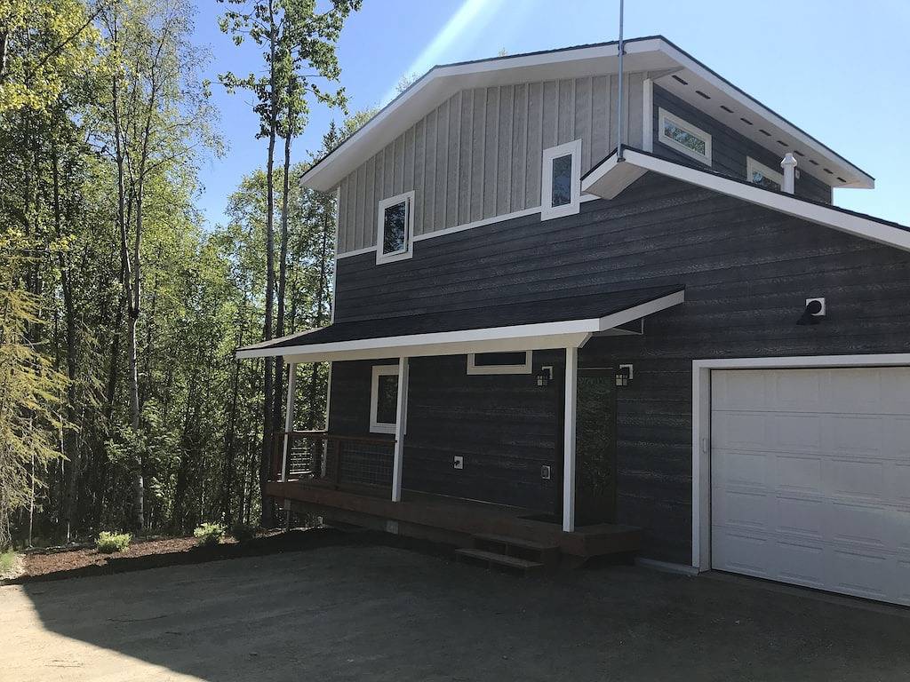Built in 2021. Beautiful Wooded Lot. Minutes to Kenai, Soldotna & Kasiloff. in Kenai Peninsula