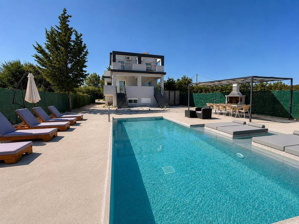 Paloma Mansion- Villa with Private Pool Embraced by Nature By Villa Mana Gers in Βανάτο, Ζάκυνθο