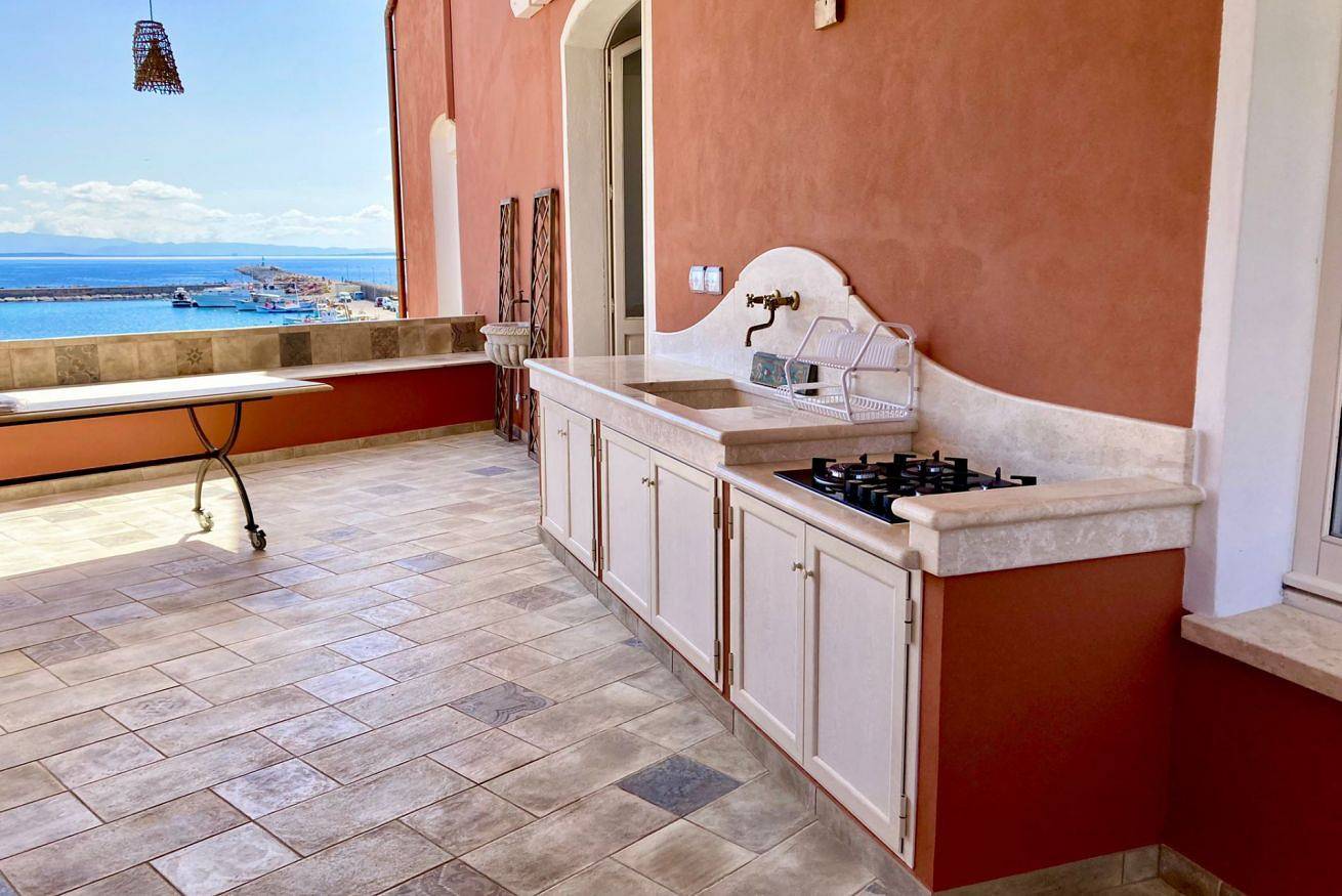 Apartamento entero, Carloforte Seaview Apt 5min walk from the Port! in Carloforte, Provincia de Carbonia-Iglesias