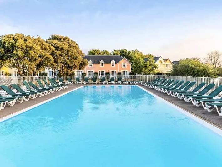Location de vacances pour 5 personnes, avec piscine ainsi que terrasse et vue dans Port Bourgenay - 3