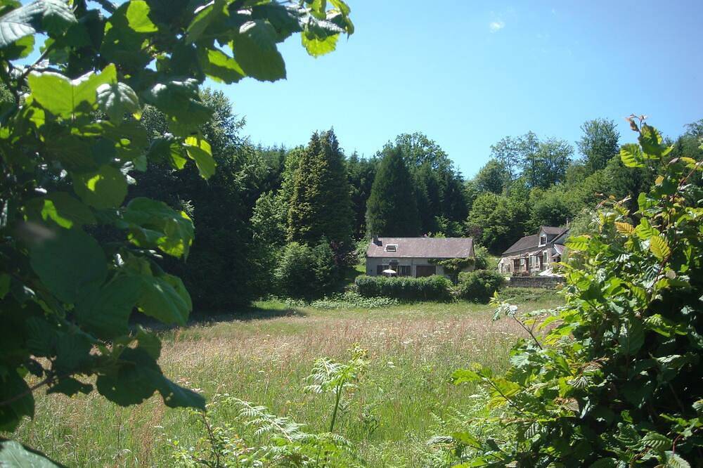 Gîte des croisettes, dans le parc régional du Morvan in Dun-les-Places, Parc naturel régional du Morvan