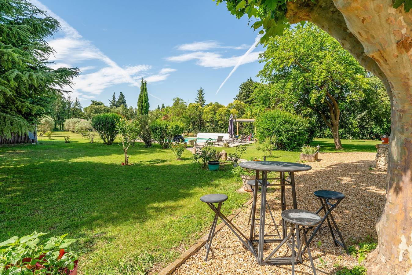Apartment 'La Miougrano' mit gemeinsamer Terrasse, Garten und Wlan in Plan-d'Orgon, Arles und Umgebung