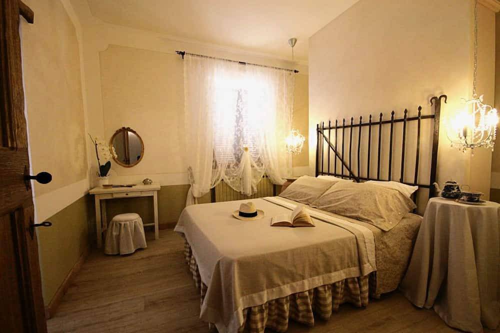 Beautiful Tuscan farmhouse in a great location near Val D'Orcia & private pool in Pienza, Orciatal