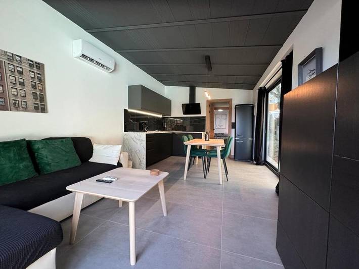 Apartamento para 2 personas, con vistas además de jardín y piscina, Se admiten mascotas en Guillena