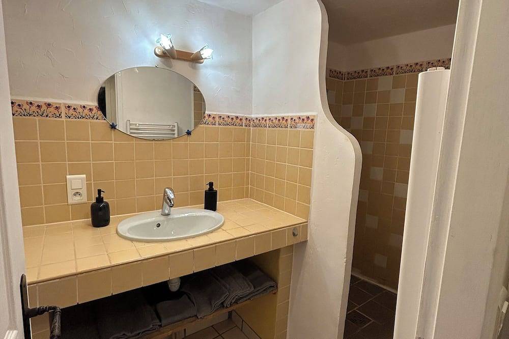 Ganze Wohnung, 250m from the Sisteron lake! Fully equipped apartment with office area. in Sisteron, Forcalquier und Umgebung