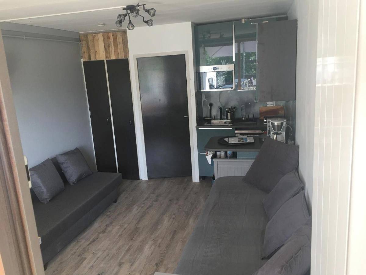 Appartement entier, One-Bedroom Apartment in Murol, Parc naturel régional des Volcans d'Auvergne