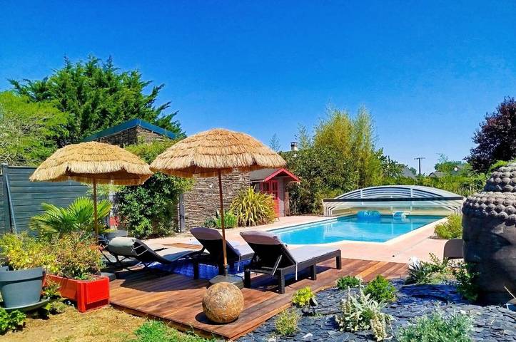 Location de vacances pour 4 personnes, avec jardin et piscine à Saint-Jean-des-Mauvrets