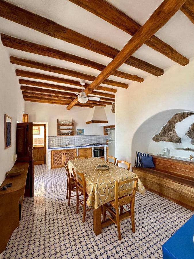 Location de vacances pour 5 personnes, avec vue et jardin à Filicudi - 3