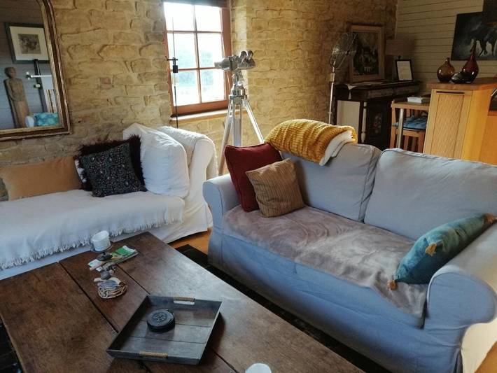 Gîte pour 3 personnes, avec vue ainsi que piscine et jardin à Chassepierre