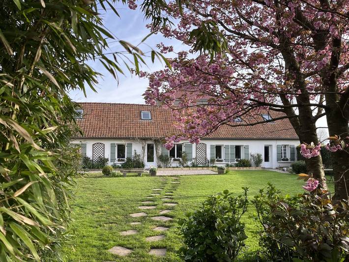 Gîte pour 8 personnes, avec terrasse et jardin à Halinghen