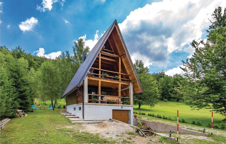 Charmante 74 m² große Wohnung mit Terrasse und Parkplatz in Delnice, Primorje-Gorski Kotar