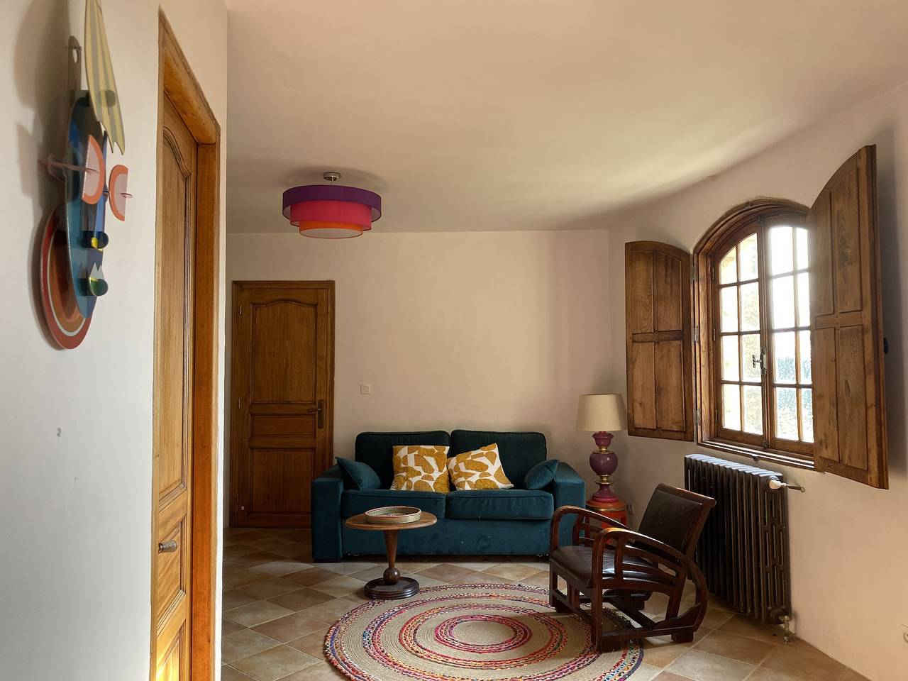 Maison de campagne colorée avec grand jardin, très grande piscine et forêt in Puy-l'Évêque, Quercy