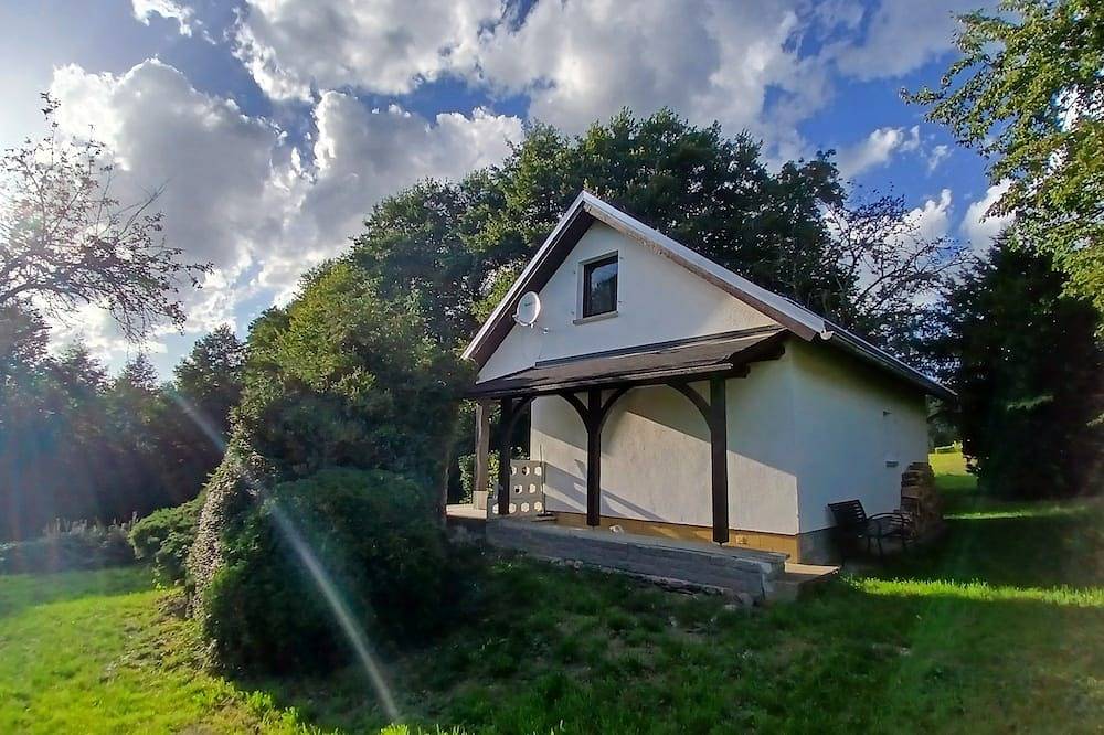 Vacation home in the Ore Mountains with a large property - ideal for hikers and families in Grünhain-Beierfeld, Montes Metálicos