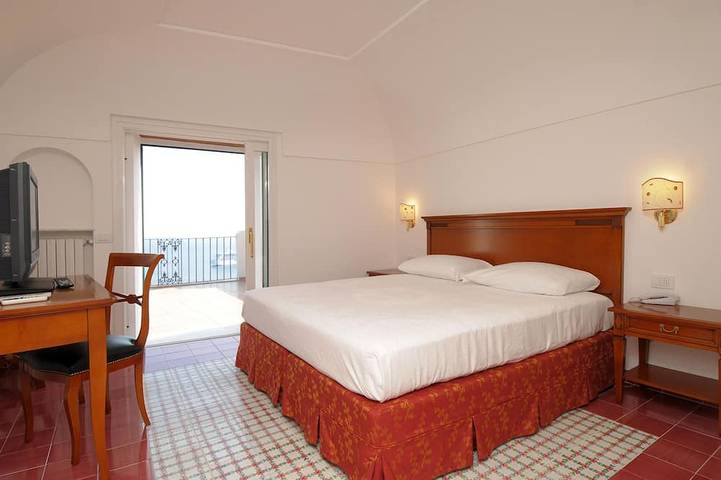 Villa Amalfi - Twelve Bedroom Villa, Sleeps 24 in Atrani, Sorrento Coast