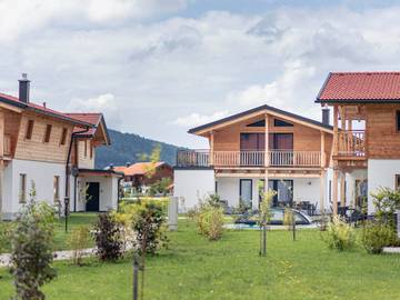 Chalet für 8 Personen, mit Pool und Terrasse sowie Sauna und Garten, mit Haustier in Inzell