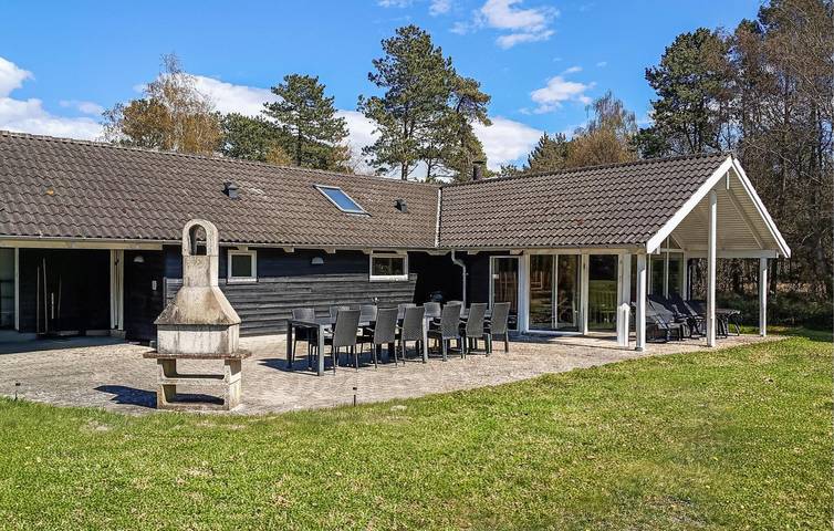 Ferienhaus für 12 Personen, mit Terrasse und Whirlpool sowie Sauna, mit Haustier