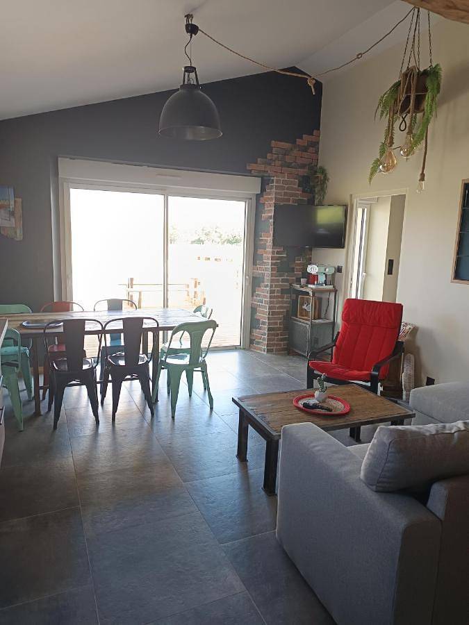 Location de vacances pour 7 personnes, avec terrasse ainsi que vue et piscine à Carquefou - 4