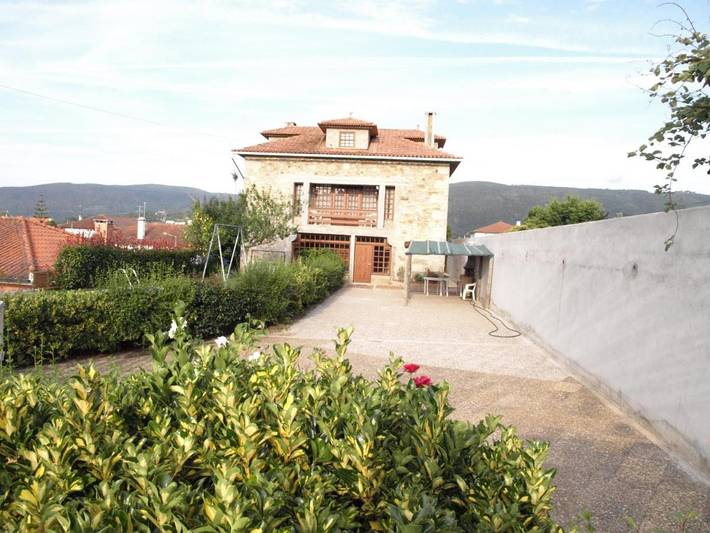 Location de vacances pour 14 personnes, avec Balcon ainsi que Jardin et Piscine dans Venade - 4