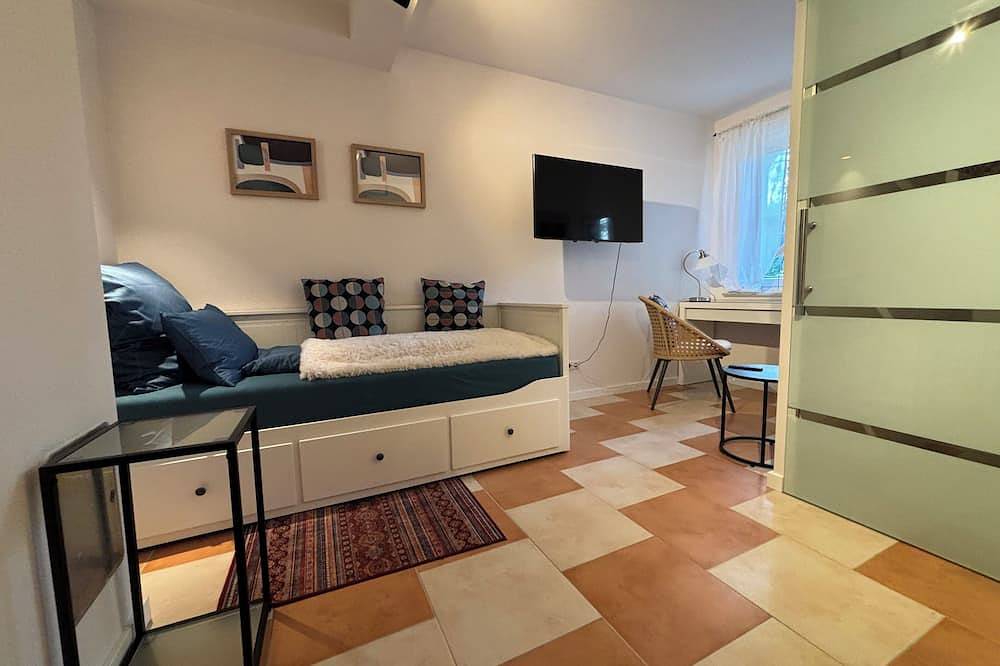 Ganze Wohnung, Gemütliches Wohnstudio in Traumvilla am Waldrand - klein aber fein! in Wilhelmshorst, Michendorf