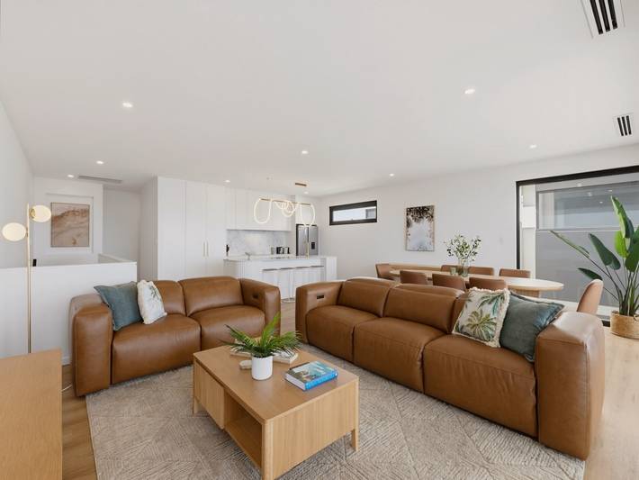 Entire apartment, Oceanfront 4-Bed Home Surf & Serenity in Noarlunga, City of Onkaparinga