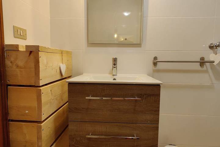 Ganze Wohnung, Ski chalet Cervinia Elena ski-in-ski-out 4-6 pers. sunny-balcony-wifi-pisteview in Cervinia, Valtournenche