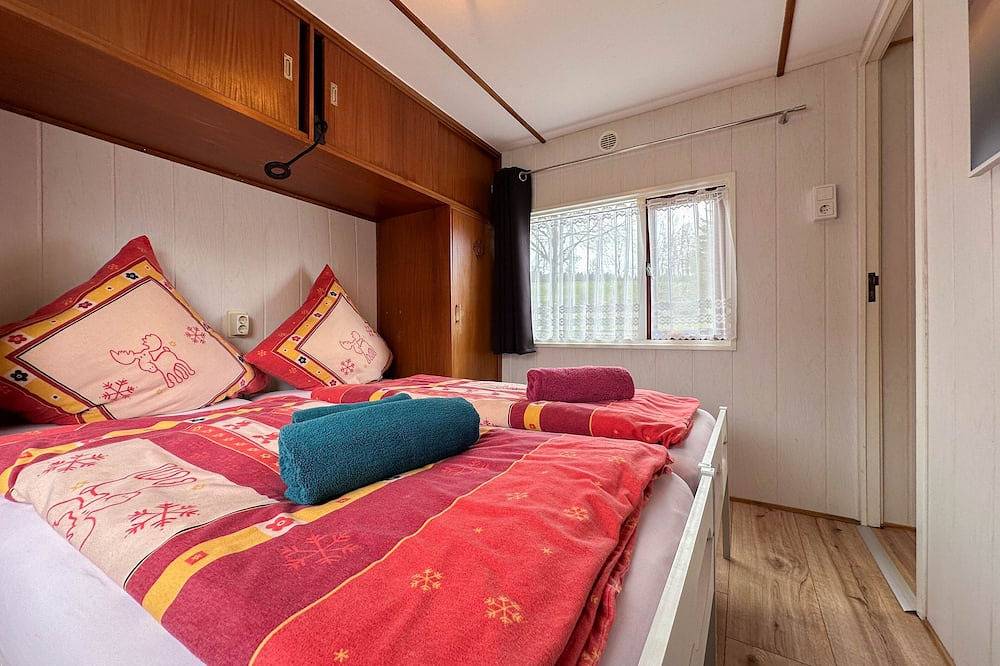 Fijn chalet bij een levendige bistro en pool in Meisburg, Vulkaan-Eifel