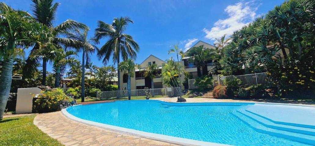 Appartement de vacances pour 2 personnes, avec terrasse et vue ainsi que piscine et jardin