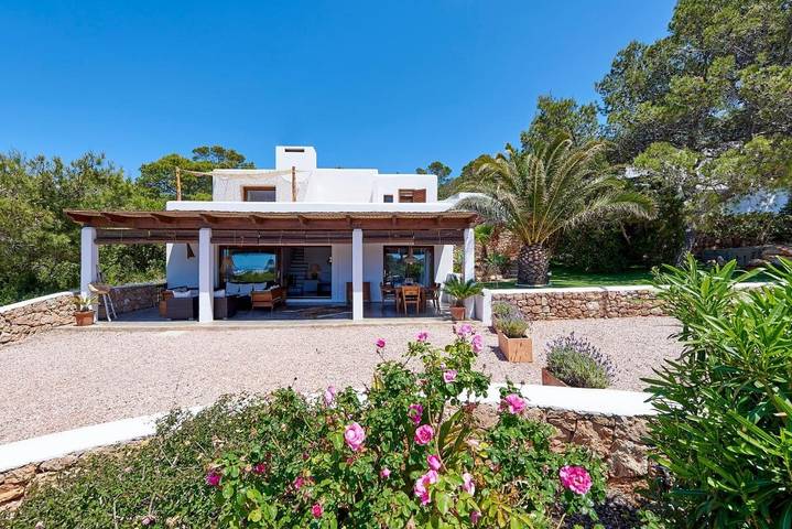 Location de vacances pour 7 personnes, avec jardin ainsi que terrasse et piscine à Cala Tarida - 3