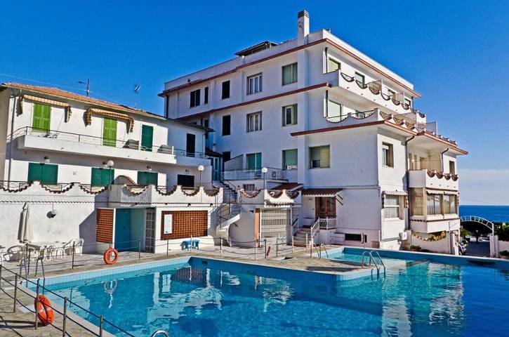 Hôtel pour 2 personnes, avec piscine ainsi que jardin et vue, animaux acceptés