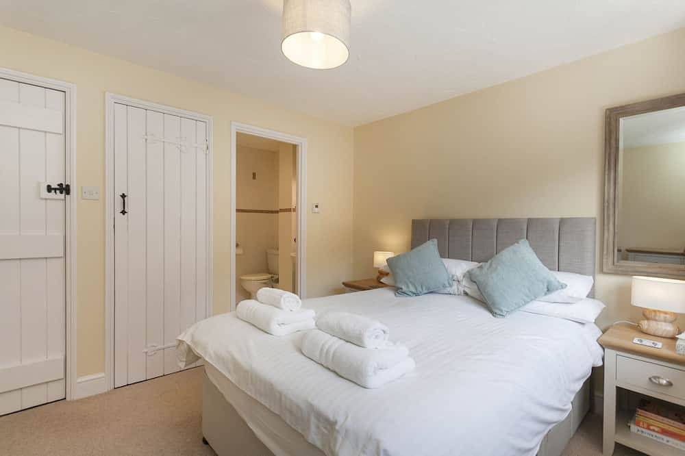 Burnham B -  a self catering cottage that sleeps 4 guests  in 2 bedrooms in Blakeney, Norfolk Coast