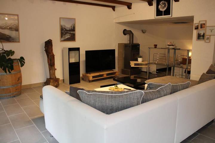Ferienwohnung für 5 Personen, mit Whirlpool und Terrasse sowie Garten und Ausblick in Halle (Westfalen)