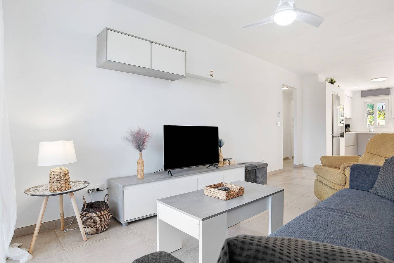 Apartamento entero, Apartamento 'Bajo Con Jardín Privado Atalanterra' con vistas al mar, piscina compartida y Wi-Fi in Atlanterra, Tarifa