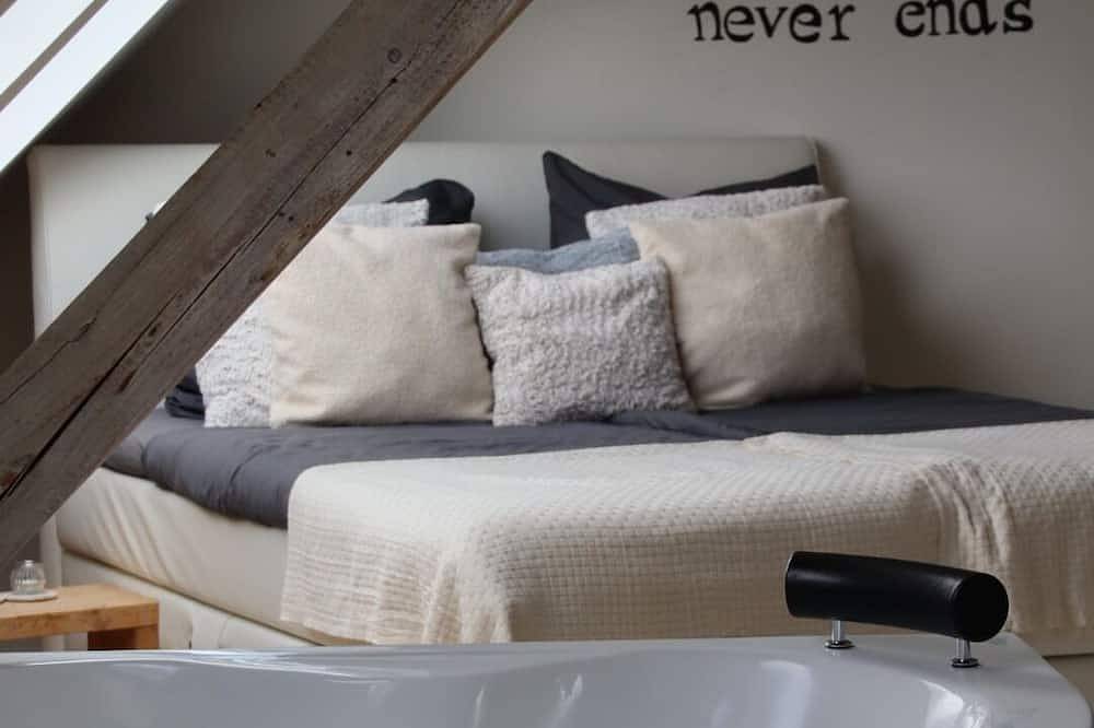 Entire apartment, Jade Suite, whirlpool and Netflix in Stadtbezirk VIII, Essen