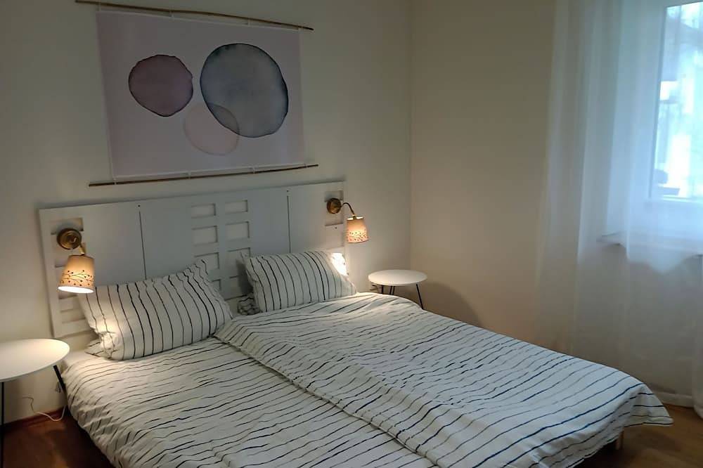 Das Pustehus in Grödersby, Weitblick über Wiese und Feld zur Schlei in Grödersby, Kappeln & Umgebung