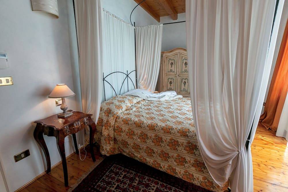 Repräsentative Villa zwischen Venedig und den Dolomiten auf den Prosecco-Hügeln in Refrontolo, Treviso Provinz
