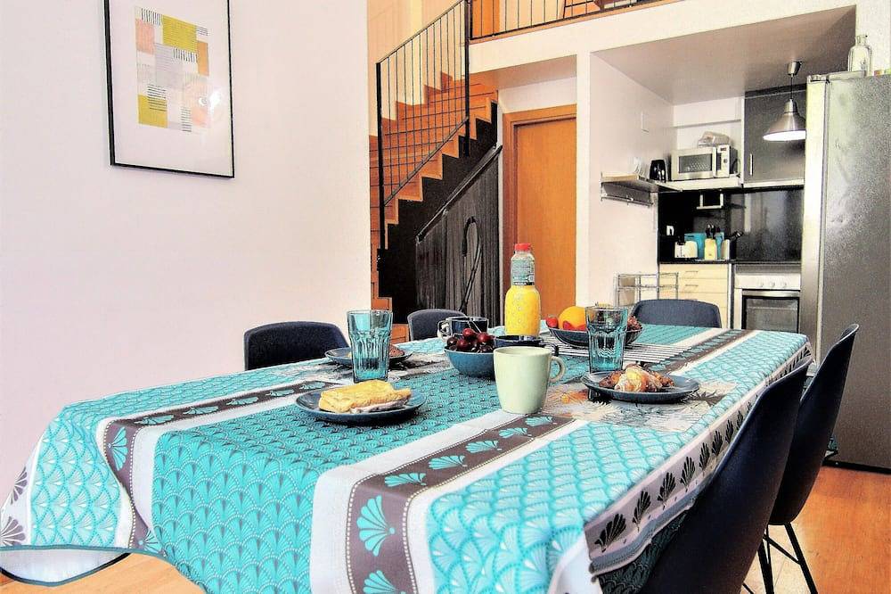 Apartamento entero, Park Güell Great & Stylish Triplex & Patio in Barcelona, Barcelonés