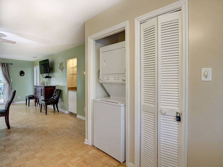 Vacation rental for 6 people, with balcony and pool, with pets in Tybee Island