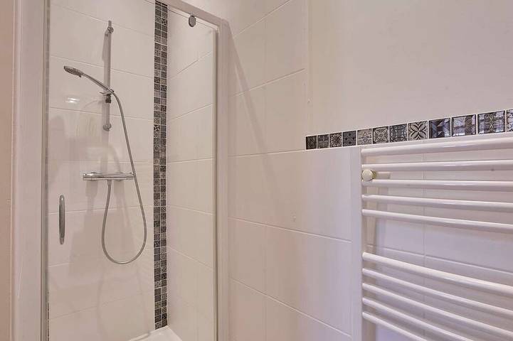 Appartement entier, Charmant T2 rénové à Barbotan, animaux admis, parking et Wifi gratuits in Cazaubon, Gers