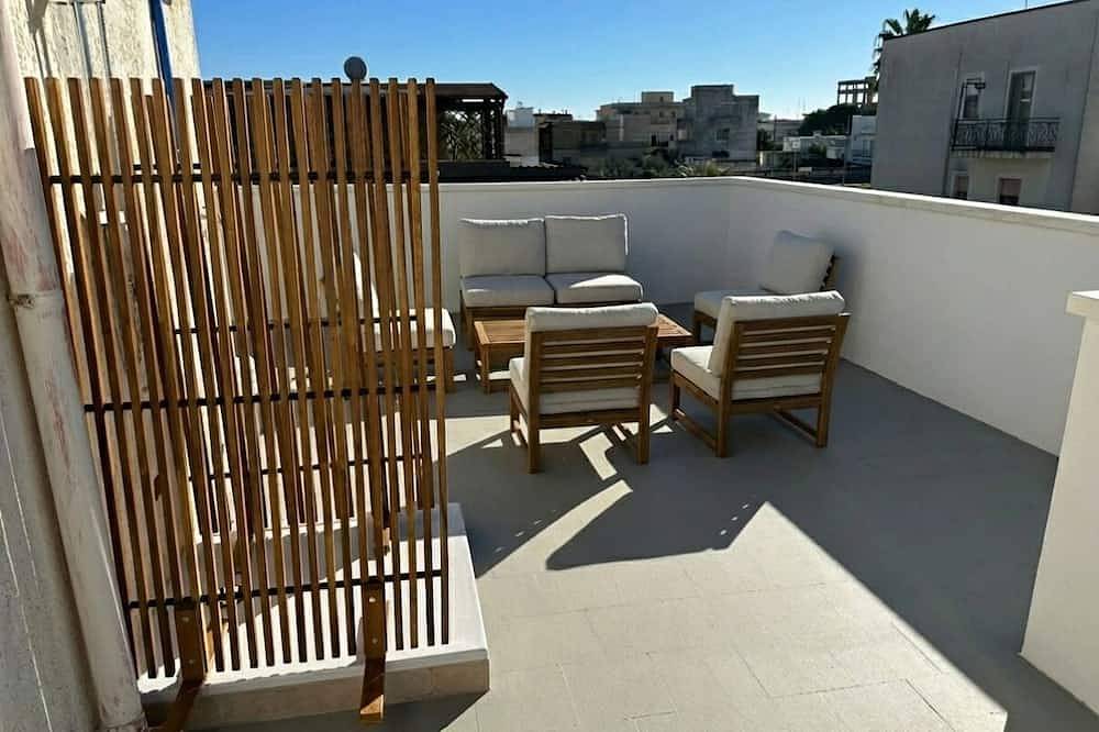 Ganze Wohnung, House 10 min walk from the sea, equipped with terrace equipped with outdoor shower in Marina di Ginosa, Golf von Tarent