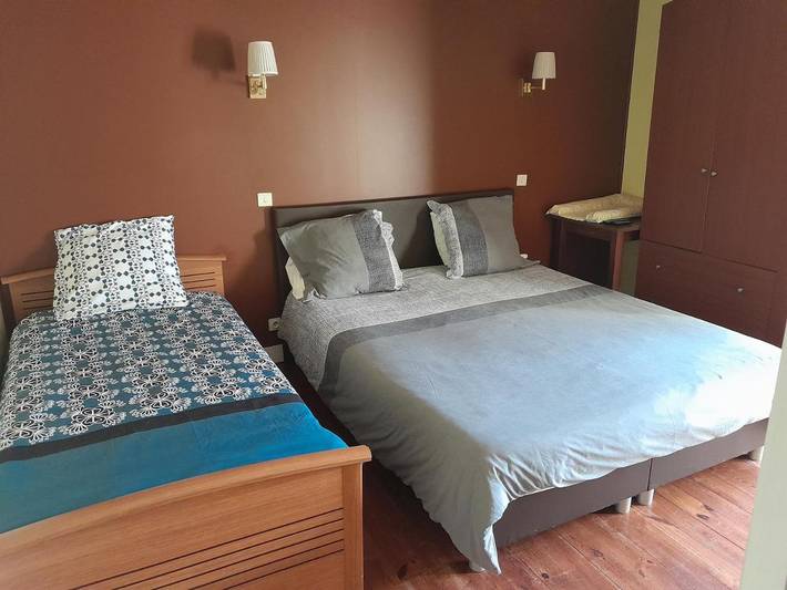 Chambre d’hôte pour 3 personnes, avec Terrasse et Jacuzzi ainsi que Jardin et Vue sur le lac