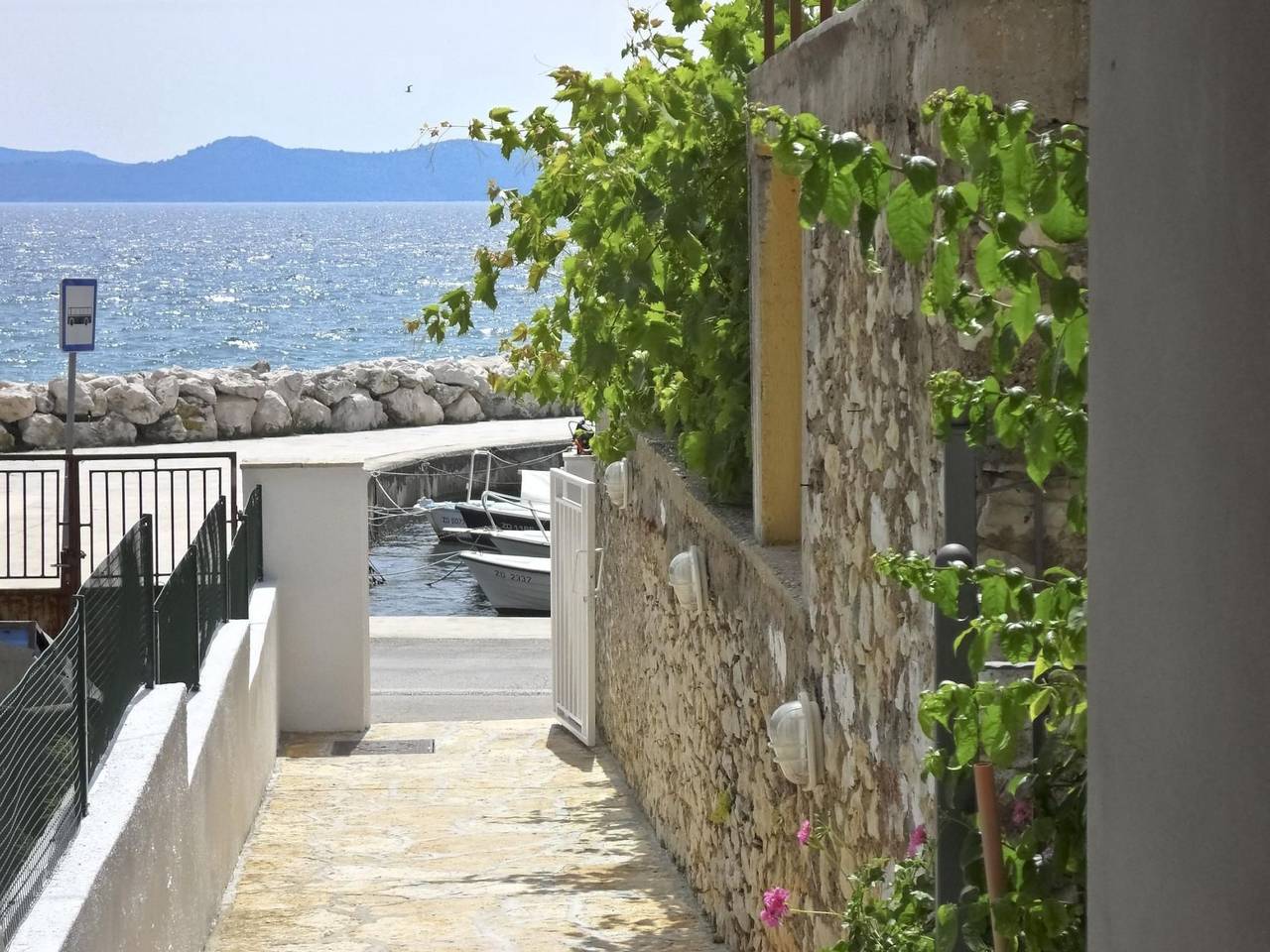 Ganze Wohnung, Im Erdgeschoss mit Panorama-Blick in Diklo (Zadar), Zadar (Kommun)