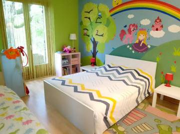 Gîte pour 6 personnes, avec jardin et vue, adapté aux familles à Dompierre-sur-Besbre
